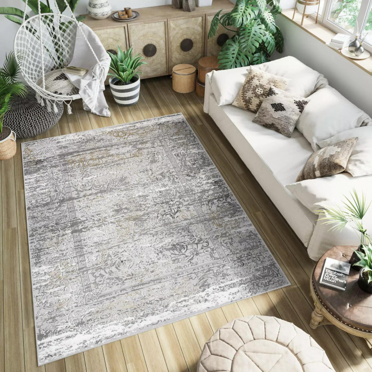 Vzorčasta preproga v sivi barvi