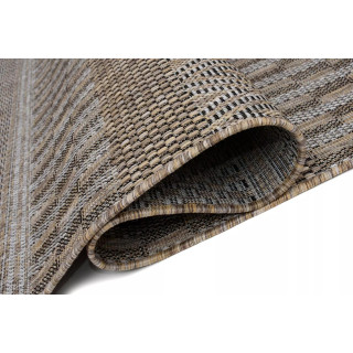 Rjava žametna preproga z vzorcem