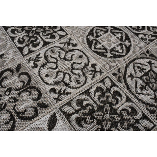 Siva žametna preproga z vzorcem