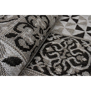 Siva žametna preproga z vzorcem