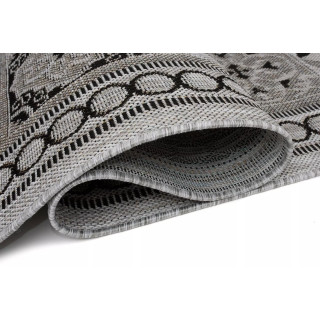 Siva žametna preproga z vzorcem