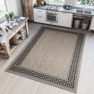 Rjava žametna preproga z vzorcem