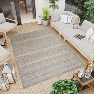 Rjava žametna preproga z vzorcem