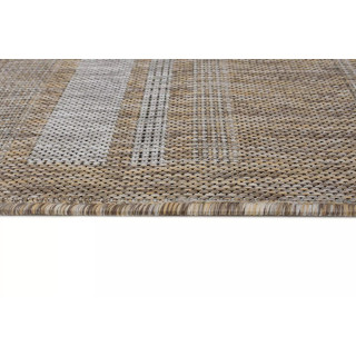 Rjava žametna preproga z vzorcem