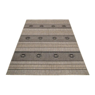 Rjava žametna preproga z vzorcem