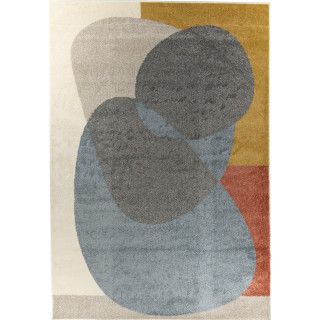 Barvita preproga z abstraktnimi vzorci