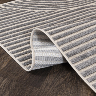 Vzorčasta kremna preproga