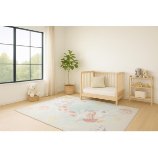 Otroška preproga z žirafo v vesolju