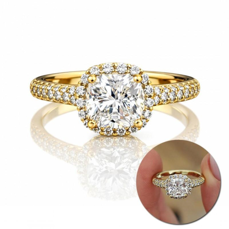 Pozlačen zaročni prstan s cirkoni