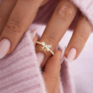 Pozlačen prstan z pentljo in cirkoni