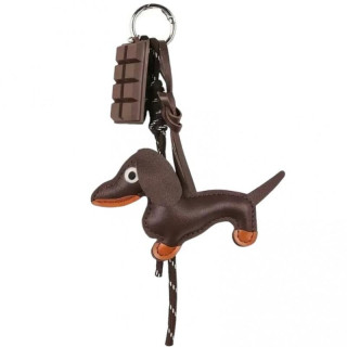 Rjavi obesek z jazbečarjem in čokolado