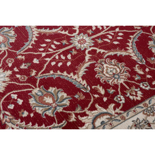 Rdeča preproga z vintage vzorcem