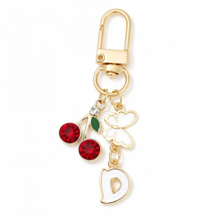 Obesek s črko D, češnjami in metuljem