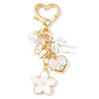 Obesek z belo rožo, srcem in pentljo