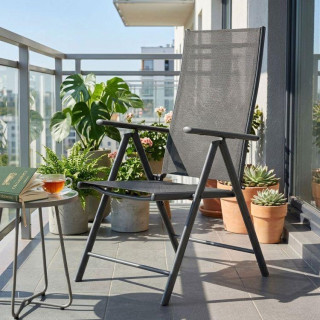 Zložljiv vrtni stol sive barve z nastavljivim naslonjalom