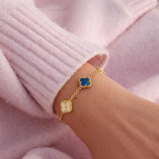 Pozlačena zapestnica s štiriperesnimi deteljicami