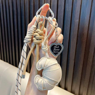 Usnjen obesek z rogljičkom