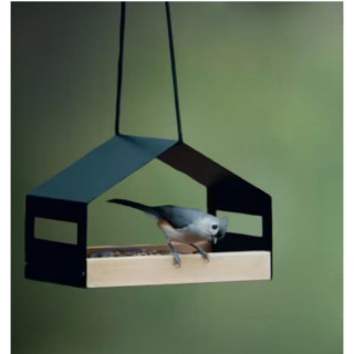 Sodobna krmilnica za ptice