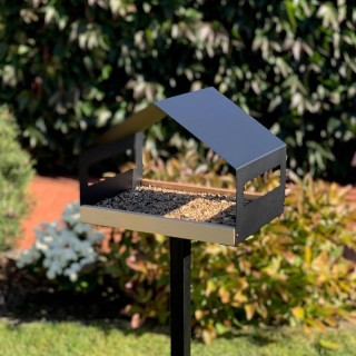 Sodobna krmilnica za ptice