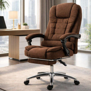 Rjav pisarniški stol z naslonom za noge