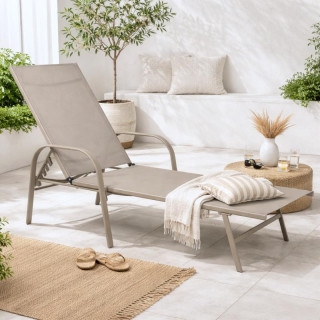 Bež vrtni ležalnik z nastavljivim naslonjalom